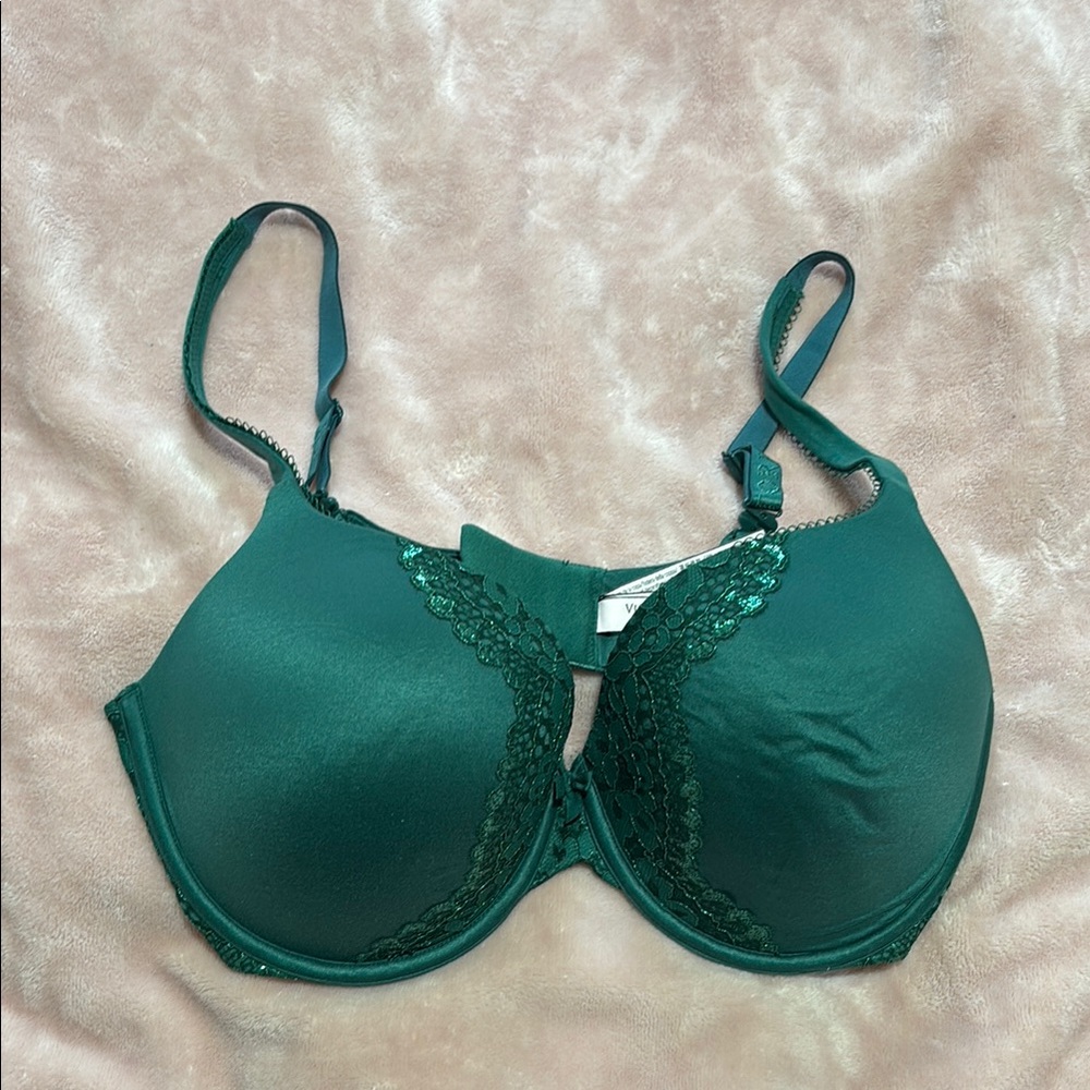 VS  Body By Victoria Green Lace Trim Bra with Adjustable Straps